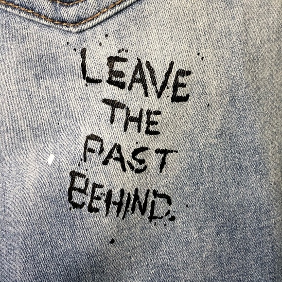 RED fox Distressed denim - Picture 10 of 14